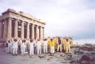 二零零二年三月，法轮功学员在希腊的国庆节展示功法