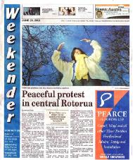 二零零三年六月二十日，新西兰罗托鲁阿地区最大发行量的报纸——周末旅行者周报（Weekender）报导了当地法轮功学员的和平请愿活动。