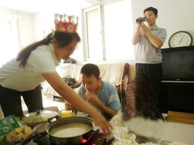 贾志江夫妻给孩子过生日