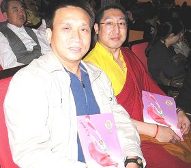 独立制片人李伟民（左），神韵会把人最真实的内在引发出来。