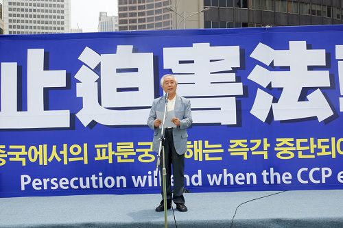 图11：北韩人权信息中心董事长、人权活动家金尚宪表示，韩国各界人士反对中共迫害法轮功。