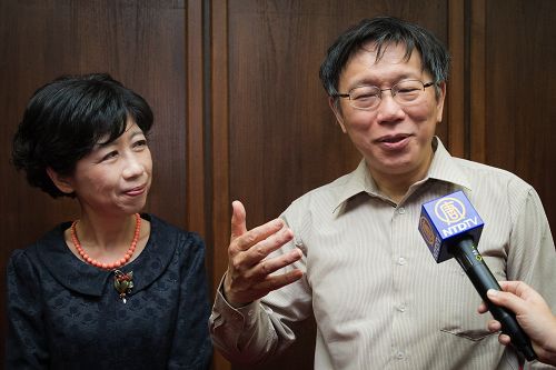 图5：台北市长柯文哲与夫人陈佩琪。