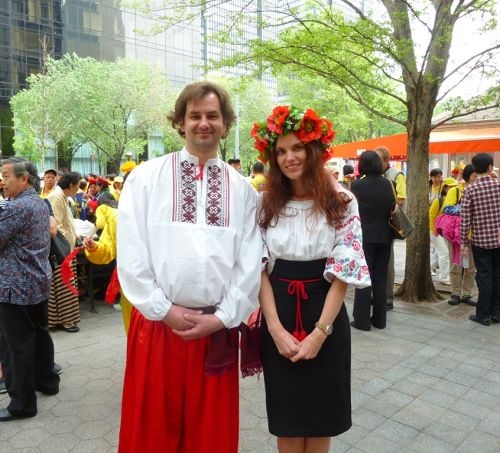 乌克兰法轮功学员Euggen Bfug 和妻子Totiong Stou