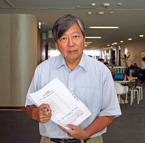 立法会议员李卓人支持诉江，签署了针对江泽民罪行的刑事举报书。