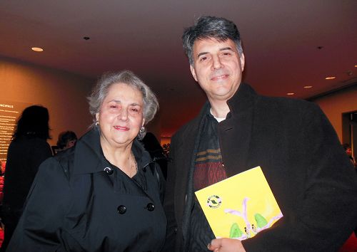 纽约获奖设计师、展览活动艺术总监Stephen Gentile和母亲Jane Gentile于2016年1月17日观看了神韵纽约艺术团在林肯中心的演出