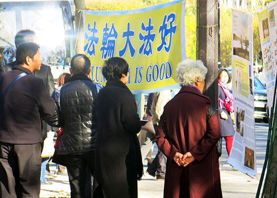 中国游客：法轮功是我们民族的希望
