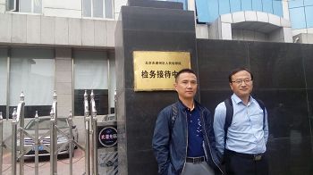王振江律师（左）和李钟伟律师（右）