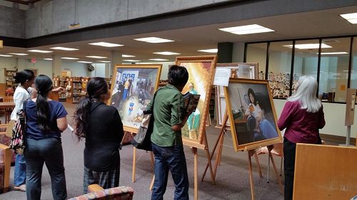 '图1-2：旧金山湾区Vallejo市中心的甘迺迪图书馆内，举办了为期一个月的真善忍国际画展'