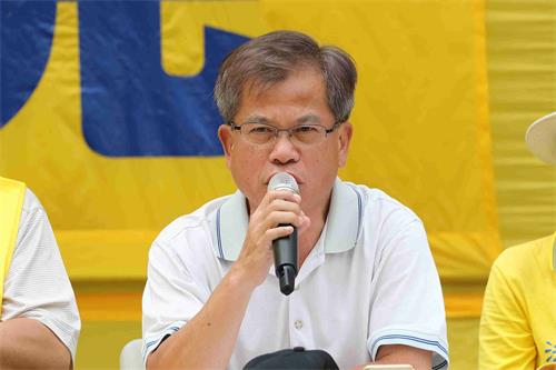 '图6：香港前立法局议员冯智活在集会上发言。'
