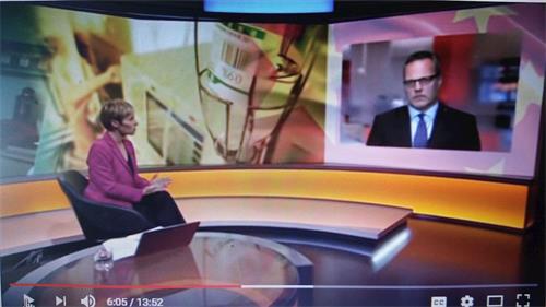 '图2：二零一八年十月八日，BBC电视台“影响（Impact）”栏目播放马修·希尔（Matthew Hill）的专门调查“中国器官移植调查（ China’s Organ Transplants），节目播放过程中主持人（Philippa Thomas）在与希尔连线互动'