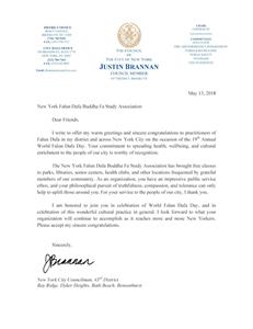 '图8：布鲁克林第四十三选区市议员贾斯汀·布兰南祝贺法轮大法给纽约人带来福祉。'