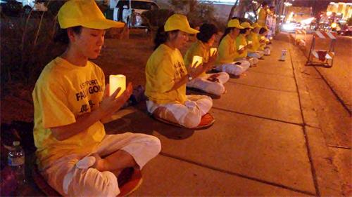 '图1～5：拉斯维加斯的法轮功学员齐聚在中国城对面，举行集会和烛光夜悼'