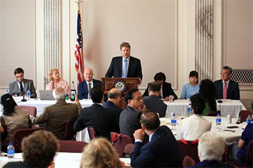 '图1：七月二十三日，非政府组织“国际宗教自由圆桌论坛”在美国参议院举办场外会议，聚焦发生在中国的宗教迫害。'