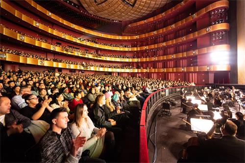 二零一九年三月六日晚，神韵纽约艺术团今年重返纽约林肯中心大卫寇克剧院，展开本年度纽约站第二轮的首场演出，全场门票销售一空。