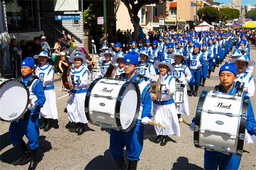 '图1～4：天国乐团参加旧金山复活节游行受瞩目'
