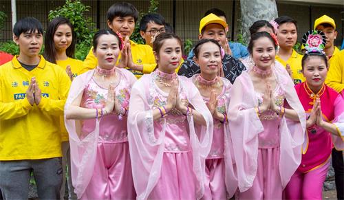 '图9：在日本的越南学员恭祝师尊生日快乐（左前三为Letty Vin Hoa）'