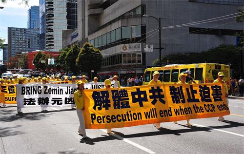 '图8～13：2019年7月20日，温哥华法轮功学员及支持者在温哥华市中心繁华地带游行。'