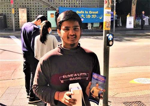 '图6：在悉尼学习IT的印度学生达克·沙特（Dack Shat）说：“‘真、善、忍’原则对我们的社会非常有益。”'