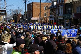 二零零九年四月十二日，天国乐团参加加拿大多伦多的复活节游行，受到观众的热烈欢迎