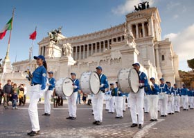 法轮功学员在罗马举行游行集会