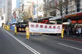 法轮功学员在悉尼举行反迫害大游行
