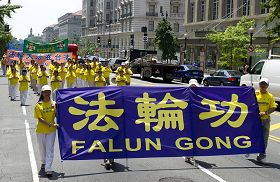 二零一零年七月二十三日，法轮功学员在华盛顿DC反迫害大游行
