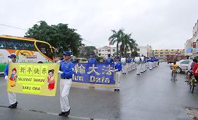 马来西亚天国乐团应村长的邀请来到彭亨洲直凉县举行一连两场的游行活动