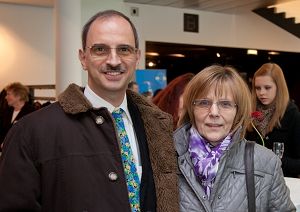 德国弗里德里西哈芬市音乐戏剧协会董事莱西先生和母亲
