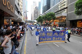 '二零一一年七月二十四日，全球声援法轮功反迫害十二年之际，香港法轮功学员及支持团体举行集会游行。'
