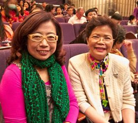 '台湾志工协会理事长许惠美（右）表示：“这么超水准的节目能在南台湾演出，是南台湾观众的一大福报。”'