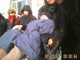 二零一二年十二月二十四日出狱时的张普贺