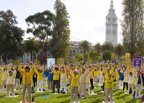 两千法轮功学员旧金山集会呼唤良心  解体迫害