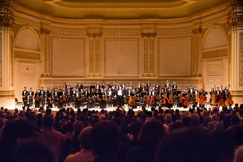 2015年10月10日下午，神韵交响乐团音乐会在纽约卡内基音乐厅演出