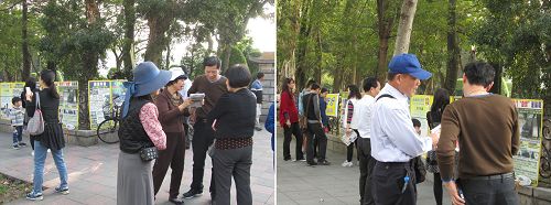 中国大陆游客聆听法轮功学员讲真相。