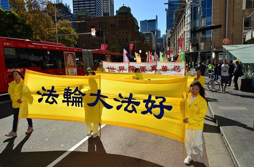 图1-3：庆祝世界法轮大法日，悉尼和墨尔本数百名法轮功学员举行大游行