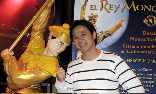 华裔导演、知名演员黄胜煌（Igancio Huang）先生于6月5日晚观看了神韵舞剧团在阿根廷首都布宜诺斯艾利斯Opera剧院的第二场《西游记》演出