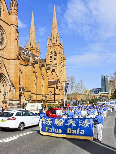 法轮功学员在悉尼市中心举行盛大游行