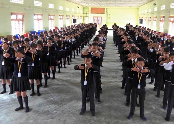 印度东北部二千多学生学炼法轮功
