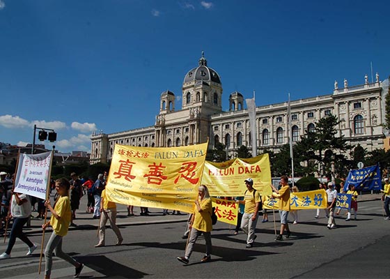 维也纳集会游行 揭露中共迫害