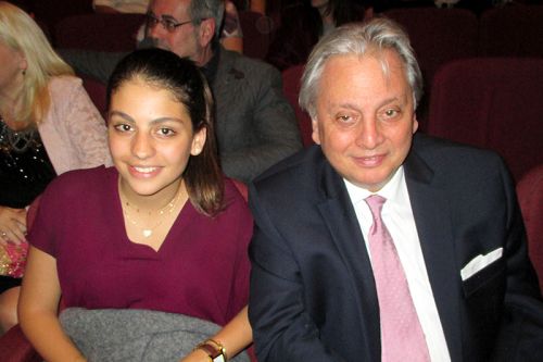 黎巴嫩驻阿根廷大使安东尼奥·安德里（Antonio Andary）先生和女儿莱亚·安德里（Rhea Andary）小姐于四月十三日晚在阿根廷布宜诺斯艾利斯观看了神韵演出。