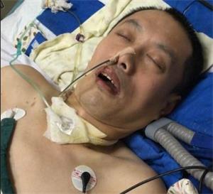'胡国舰在本溪市中心医院抢救，脚被铐在床头'