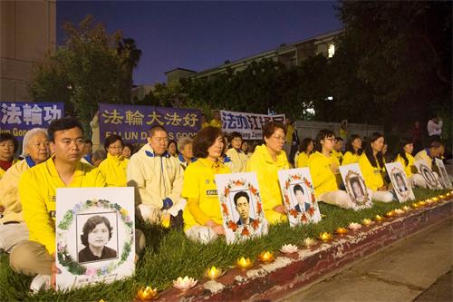 '图6～12：洛杉矶法轮功学员在中领馆前举行烛光悼念，纪念“4.25”法轮功和平上访20周年'