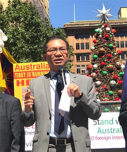 '图5：澳洲越南社区纽省主席保罗·阮（Paul Huy Nguyen）在集会上发言'