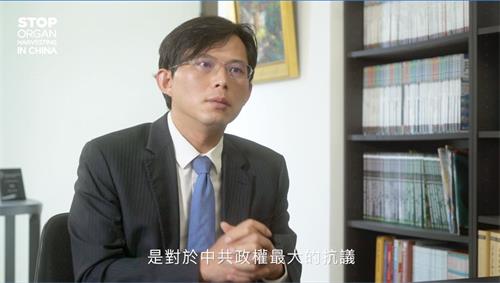 '图4：立法委员黄国昌表示：“每一个作品，他代表的是对于人权的关怀，是对于中共政权最大的抗议。”'