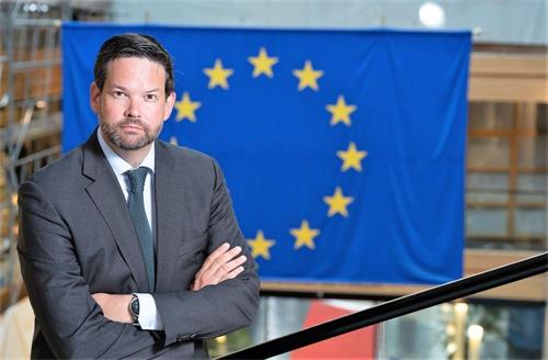'图4：欧洲议会议员卢卡斯·曼德尔（Lukas Mandl）'