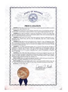 '图：美国内华达州参议员凯莉·安·巴克签发褒奖令，褒奖世界法轮大法日。'