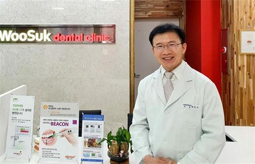 图1：韩国Woosuk牙科诊所院长崔成基说：“大法修炼改变了我的人生，让我懂得了人生最根本的意义，这是任何东西都不能相比较的。”