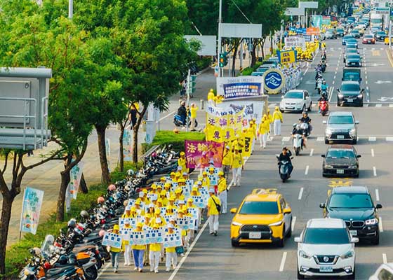纪念4·25游行 南台湾民众支持法轮功