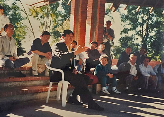 三十年前旧金山公园的一场讲法学员重返故地忆师恩